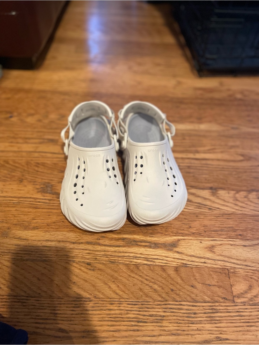 CROCS White Vented Clogs with Backstrap M6 W8